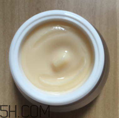 sum37魔法眼霜油不油？油皮能用嗎？