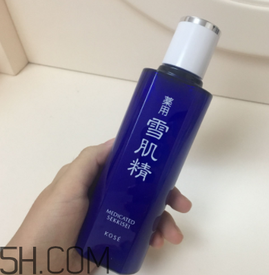 雪肌精化妝水盈潤型適合油皮嗎？適合夏季嗎？