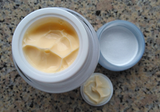 片仔癀珍珠膏白天能用嗎？會不會變黑？