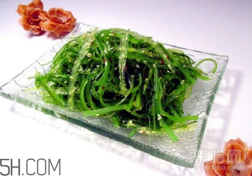 甲狀腺腫大和甲亢的區別有哪些？甲狀腺腫大適合吃什么食物？