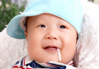 新生兒吐奶情況什么時候會沒有？寶寶吐奶了怎么辦？