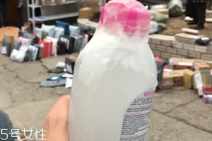 網購卸妝水凍成冰坨，化妝品該怎么保存？