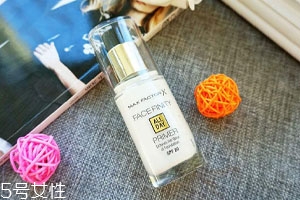 修顏液和隔離霜的區別 功效不同