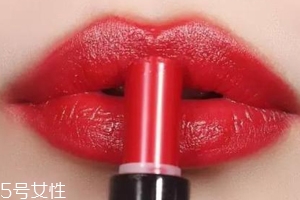 口紅致敏原因是什么？石蠟等成分在作怪