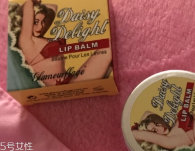潤唇膏保質期是多久？過期的潤唇膏不建議使用