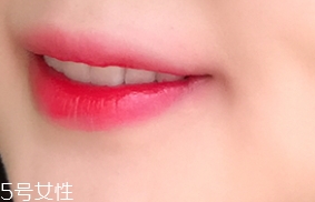 唇彩怎么涂？按照步驟涂抹
