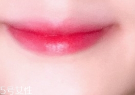 唇彩怎么涂？按照步驟涂抹