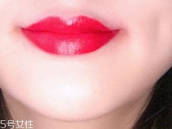 唇彩怎么涂？按照步驟涂抹