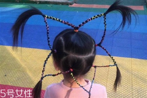 小女孩五角星辮子發型扎法 清純俏皮超可愛