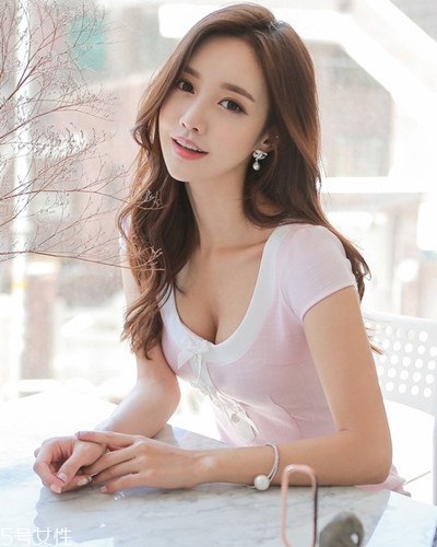 小個(gè)子女生適合什么發(fā)型？蓬松隨意效果
