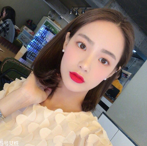 齊肩直發染什么顏色好看？簡單好看的齊肩發扎法