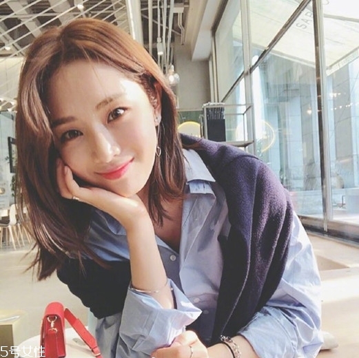 齊肩直發染什么顏色好看？簡單好看的齊肩發扎法
