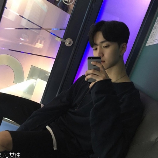 2022最流行發型顏色男生？男生潮流發型