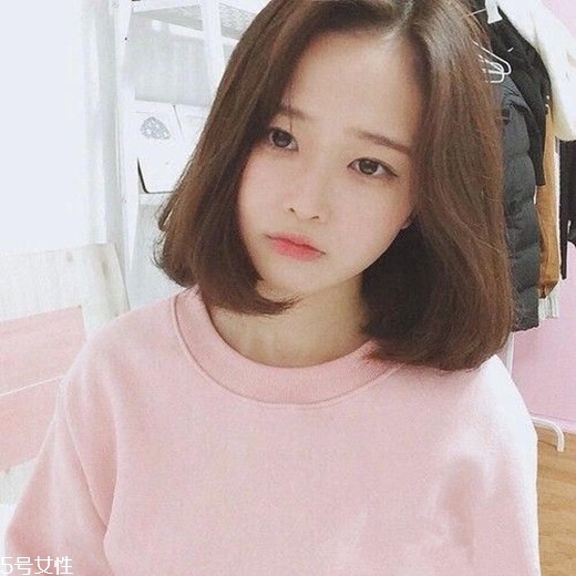 2018冬天流行什么發(fā)色？簡(jiǎn)單漂亮的披肩發(fā)