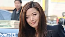 臥蠶和眼袋的區(qū)別是什么？臥蠶是肌肉眼袋是肥肉