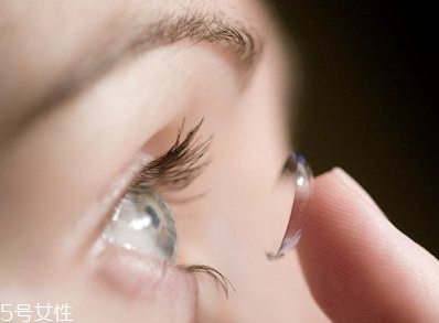 美瞳一天戴多長時間？美瞳的正確佩戴方法