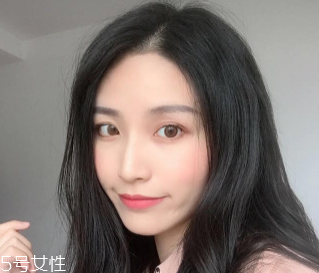 春天適合什么顏色口紅？首選活力西柚色