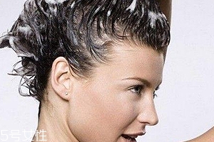 頭發干燥用什么護發素？滋潤保濕型