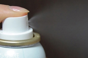 保濕噴霧可以噴頭發嗎？解決頭發干枯問題