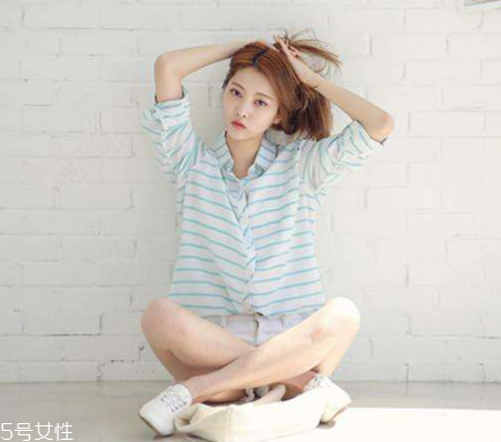 2022流行什么襯衫？美麗大方的春日女神
