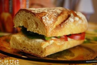 法式長(zhǎng)棍面包怎么吃 3種切法2種餡料