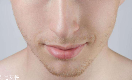 男生怎么化妝顯臉小？這4個地方化好秒帥