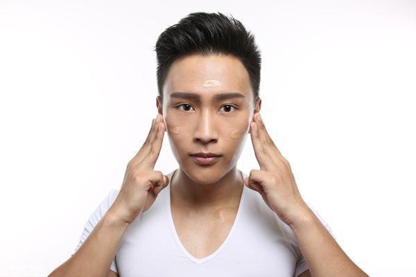 男生怎么化妝顯臉小？這4個地方化好秒帥