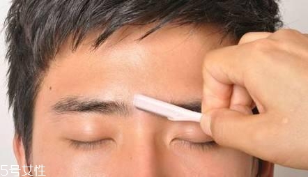 男生怎么化妝顯臉??？這4個地方化好秒帥