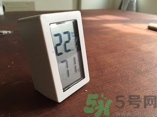 家里地板返潮怎么辦？墻上流水是怎么回事？