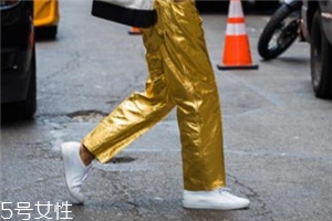 小白鞋脫皮了怎么修復？小白鞋脫皮修復技巧