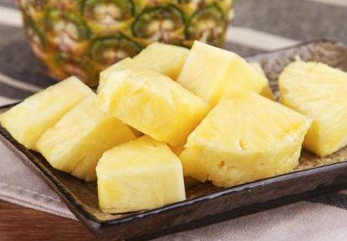 菠蘿里面發黑能吃嗎？切開菠蘿里面是黑色的怎么回事？