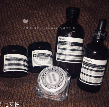 伊索綠茶平衡調理液和無油精華露哪個好