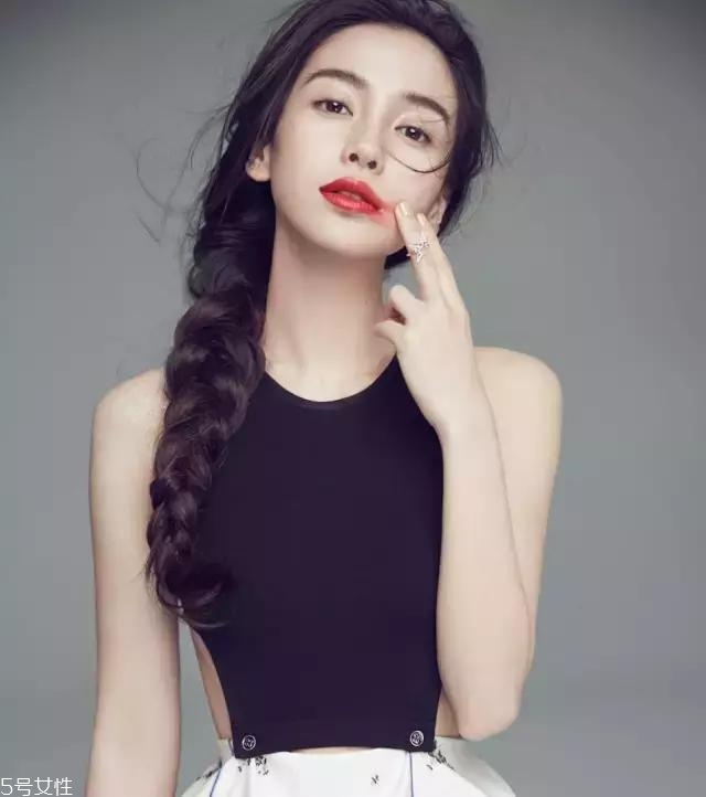 菠蘿辮自己怎么編好看 菠蘿辮自己編發方法