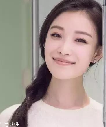 菠蘿辮自己怎么編好看 菠蘿辮自己編發方法
