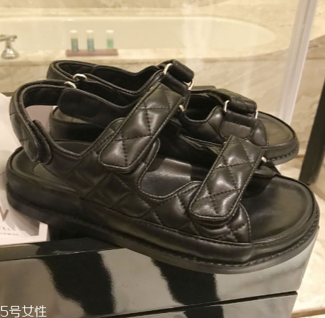 今年流行什么樣的涼鞋？今年流行的涼鞋款式推薦