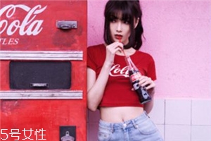 夏天穿紅色衣服吸熱嗎？夏天穿紅色會(huì)熱嗎？