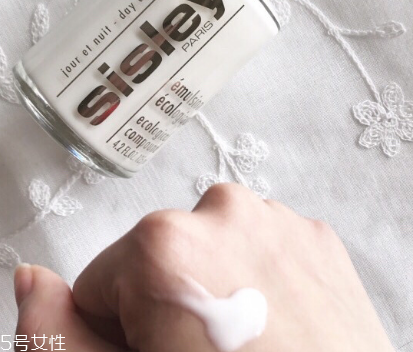 乳液可以當(dāng)晚霜用嗎？乳液當(dāng)晚霜用好嗎？