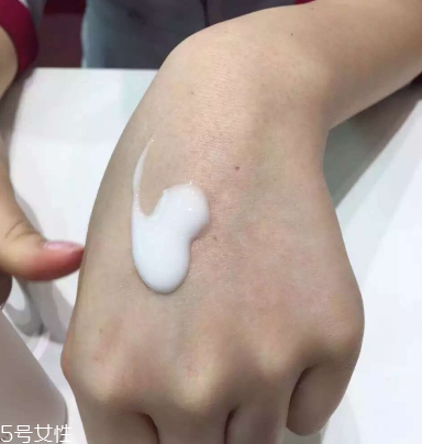 乳液可以當妝前乳嗎？乳液當妝前乳用好嗎？
