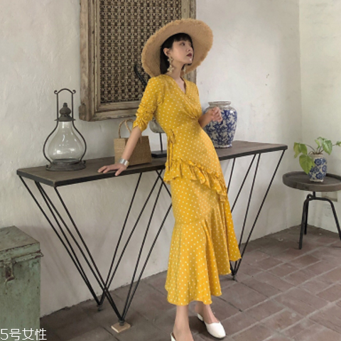 黃皮適合什么顏色裙子？什么顏色裙子適合黃皮女生？
