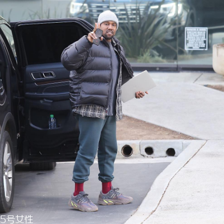 yeezy 700 mauve什么時候發售？椰子700灰紫色發售時間