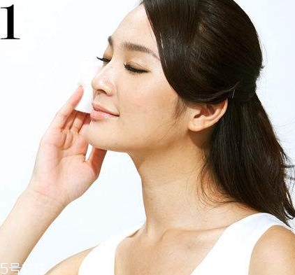 化妝水為什么要用化妝棉？化妝水可以不用化妝棉嗎？