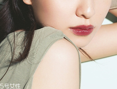 口紅弄到墻上怎么去掉？墻上口紅印怎么去掉？