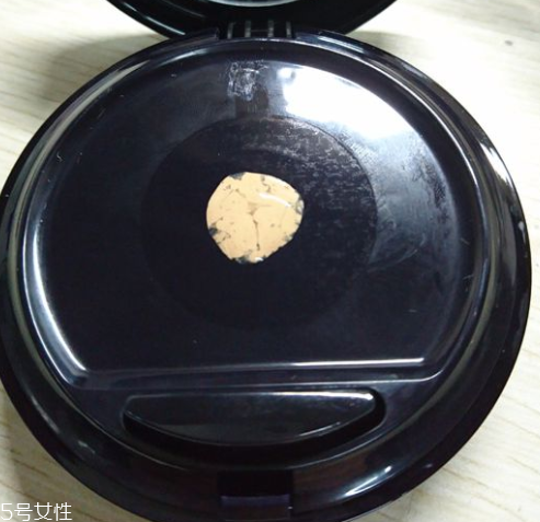 雅詩蘭黛紅石榴氣墊cc代言人是誰？雅詩蘭黛氣墊哪款好用？