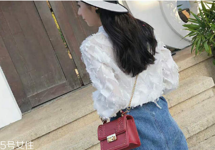 20歲女生背什么包？20多歲女生適合什么包包？
