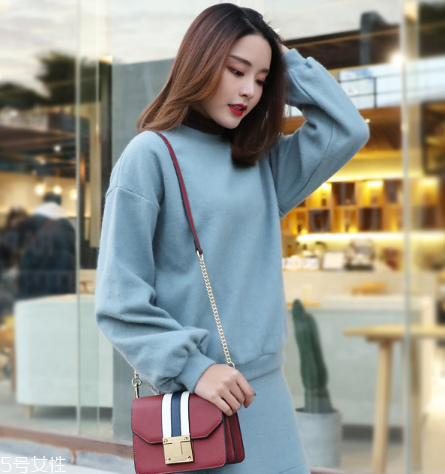 20歲女生背什么包？20多歲女生適合什么包包？