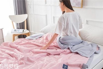 空調被可以曬太陽嗎？多曬被子好處多