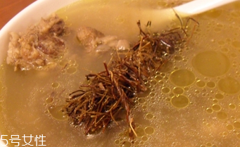 雞骨草和土茯苓燉湯好嗎 鮮嫩又有營養