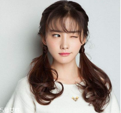 扎馬尾前面碎發怎么辦 扎馬尾前面頭發這樣弄好看