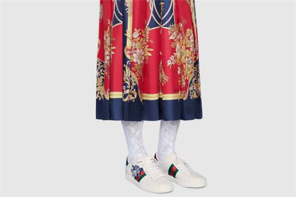 gucci豬年限定小白鞋多少錢 可愛到犯規
