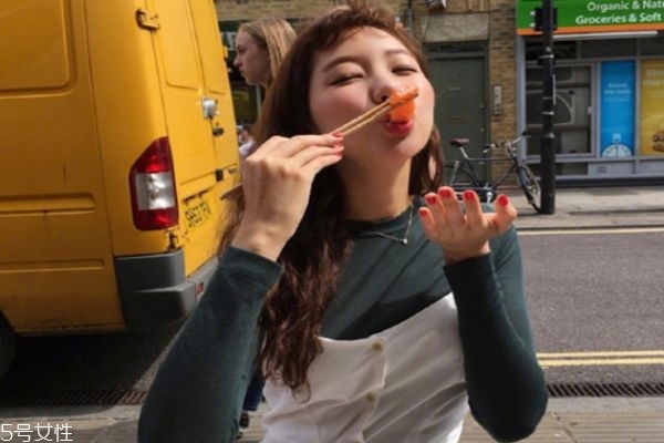 女生長發卷發發型 女神范長卷發圖片